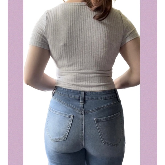 Cropped V Neck T-Shirt! - Picture 2 of 4